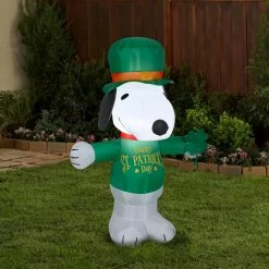 Gemmy Airblown St. Patrick's Day Snoopy Decor -Cts Halloween Decoration Shop 1634575 A1